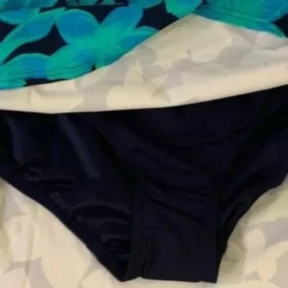 Lands End Swim Skirt Women’s 18W Navy Floral Attached Swim SSkort - NWOT - Picture 2 of 3